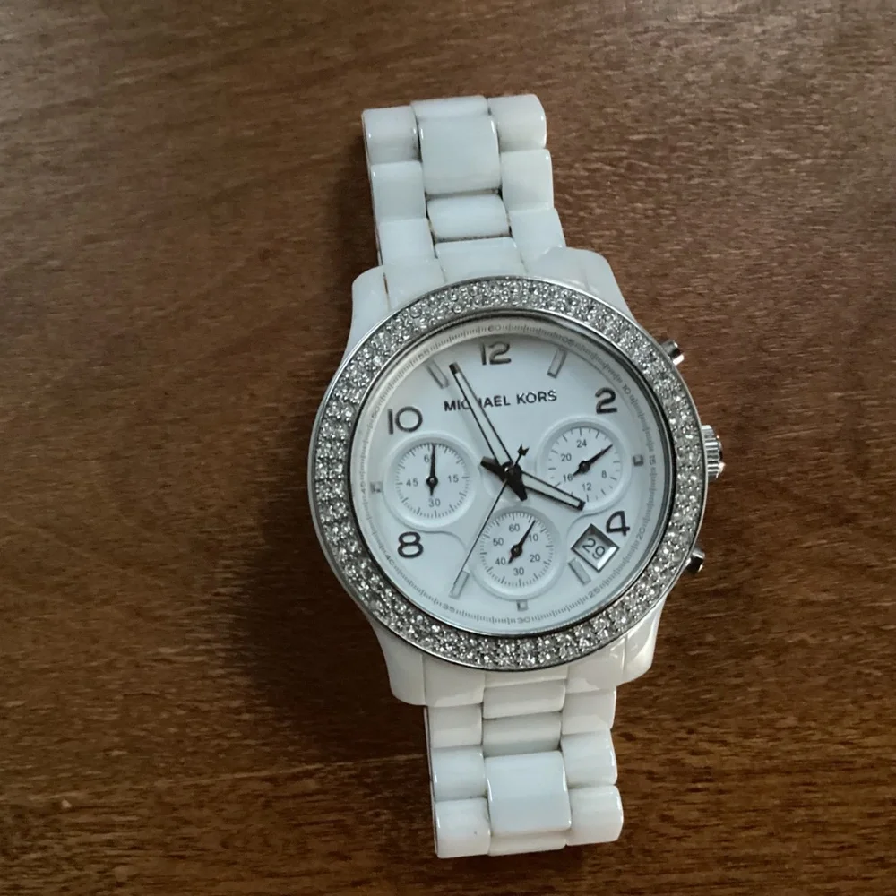 Michael Kors Runway White Dial Ceramic Strap Glitz Women’s Watch MK5188